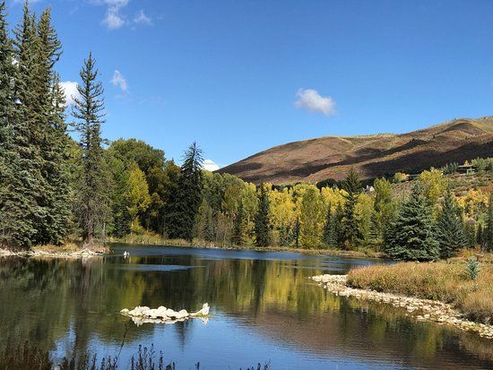 Aspen Center for Environmental Studies nad jeziorem Hallam